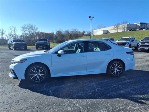Used 2023 Toyota Camry SE image 25