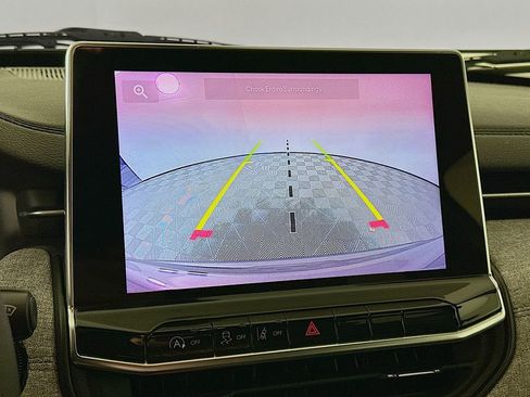 Used 2023 Jeep Compass Latitude image 18