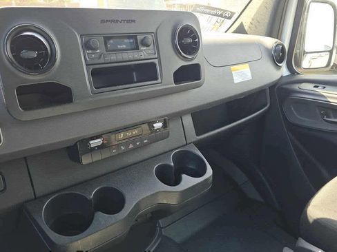 Used 2025 Mercedes-Benz Sprinter 2500 image 37