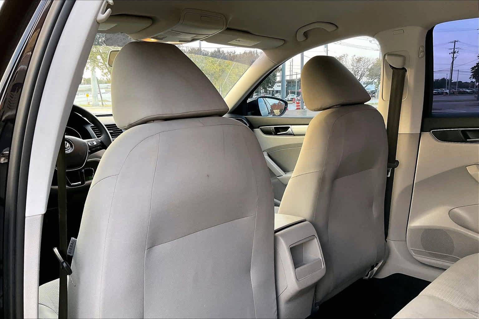 Used 2018 Volkswagen Passat 2.0T S w/ Driver Assistance Package FWD image 11