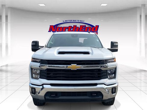 Used 2024 Chevrolet Silverado 2500 LT image 2
