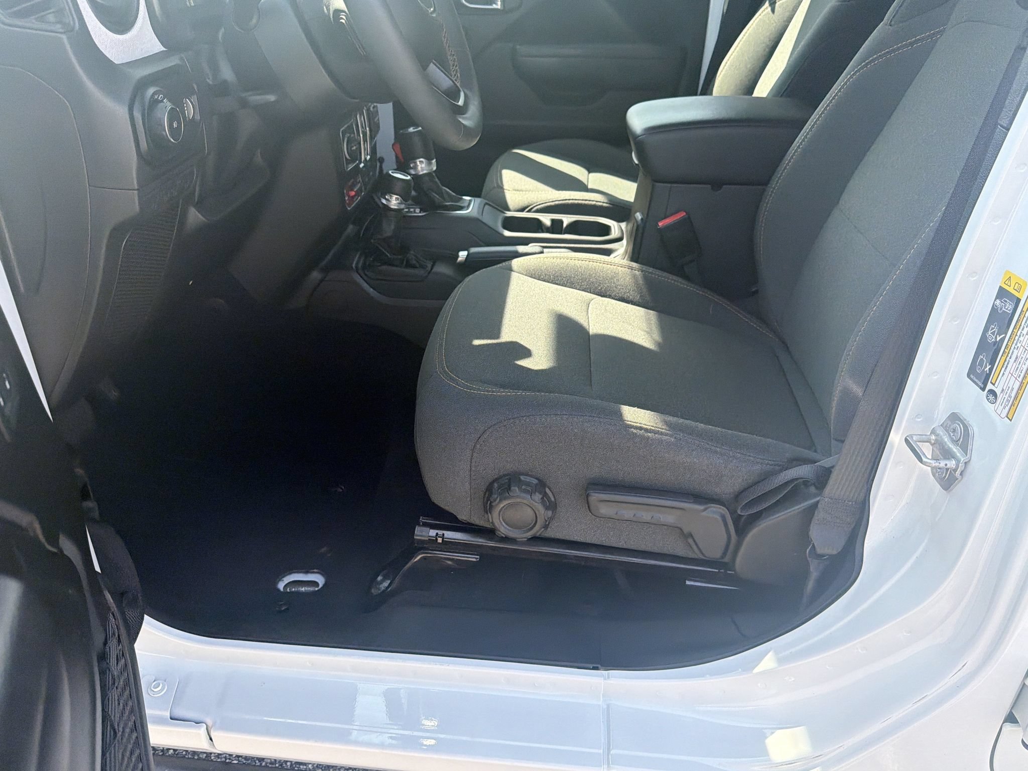Used 2024 Jeep Wrangler Unlimited Sport AWD/4WD image 9