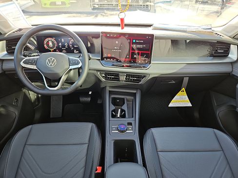 New 2026 Volkswagen Tiguan SE image 9