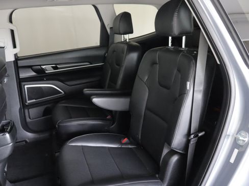 Used 2023 Kia Telluride S AWD/4WD image 8