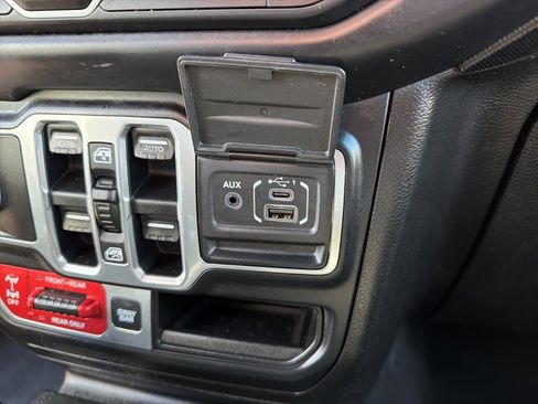 Used 2018 Jeep Wrangler Unlimited Rubicon image 44