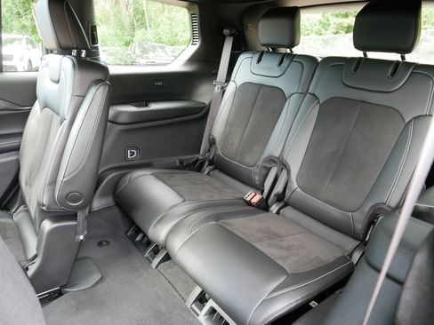 Used 2023 Jeep Grand Cherokee L Laredo AWD/4WD image 37