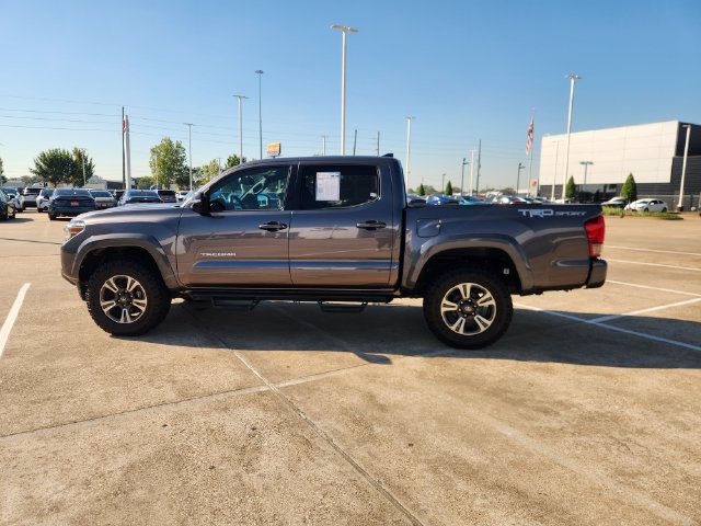 Certified 2017 Toyota Tacoma TRD Sport w/ Tow Package RWD image 4