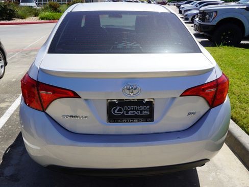 Used 2017 Toyota Corolla SE FWD image 6