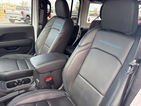 Used 2025 Jeep Wrangler Unlimited Rubicon 4xe image 28
