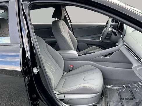 Used 2023 Hyundai Elantra SEL FWD image 9