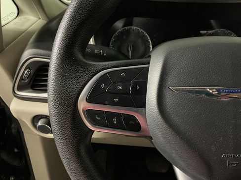 Used 2021 Chrysler Voyager Lxi image 22