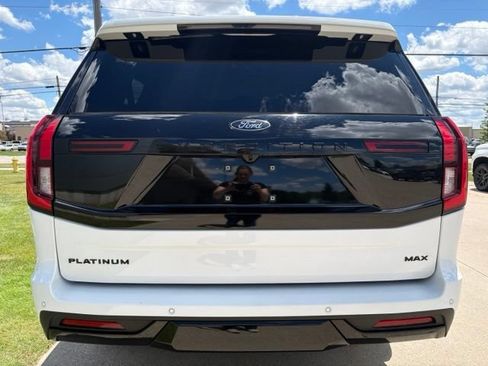 Used 2025 Ford Expedition Max Platinum w/ Stealth Appearance Package AWD/4WD image 15