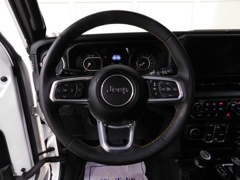 Used 2024 Jeep Wrangler Unlimited Sahara w/ Technology Group AWD/4WD image 36