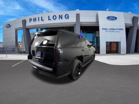 Used 2020 Cadillac Escalade Luxury AWD/4WD image 5