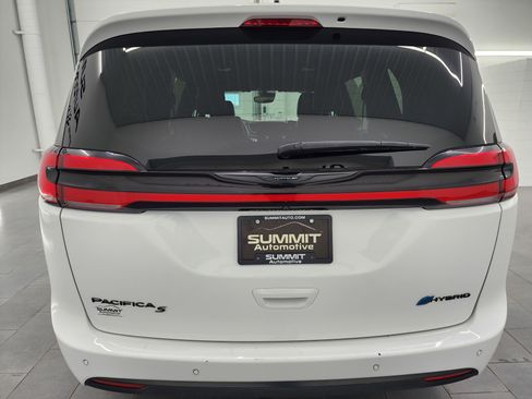 Used 2024 Chrysler Pacifica Limited image 29