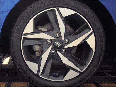 Used 2023 Hyundai Elantra SEL w/ Convenience Package image 7