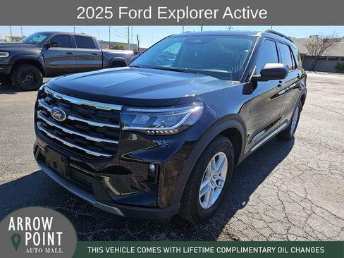 Used 2025 Ford Explorer Active w/ Active Comfort Package RWD image 4