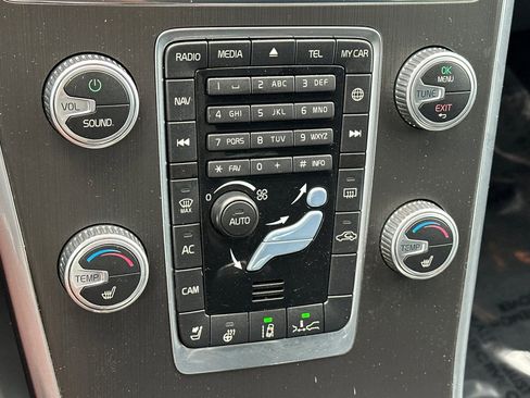 Used 2016 Volvo XC60 T5 Platinum image 22