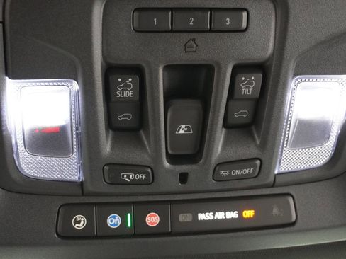 Used 2022 Chevrolet Silverado 1500 ZR2 w/ Technology Package image 23