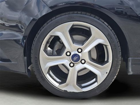 Used 2016 Ford Fiesta ST FWD image 10