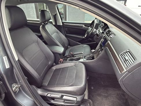 Used 2018 Volkswagen Passat 2.0T SE FWD image 18