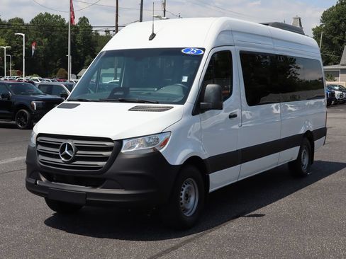 Used 2025 Mercedes-Benz Sprinter 2500 image 14