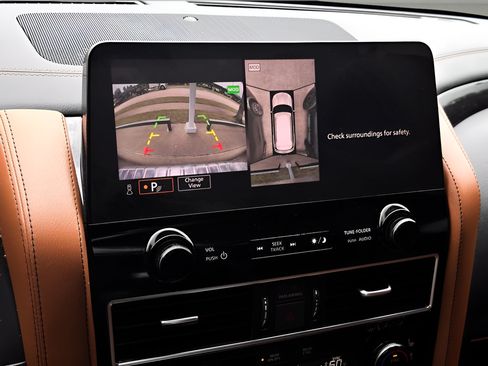 Used 2024 INFINITI QX80 Sensory w/ All-Season Package RWD image 8