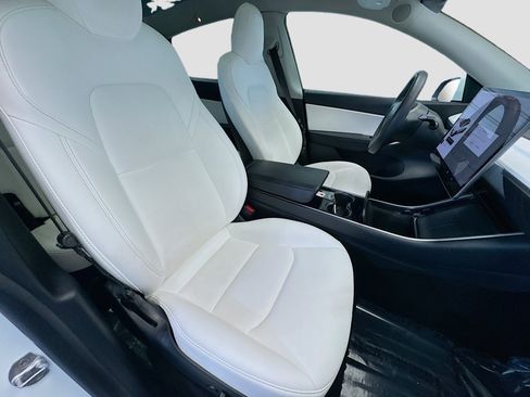 Used 2020 Tesla Model Y Long Range image 15