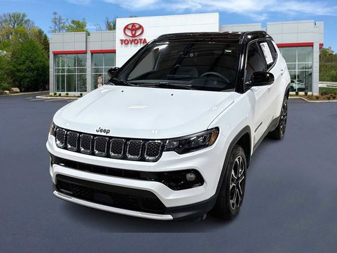 Used 2023 Jeep Compass Limited image 1