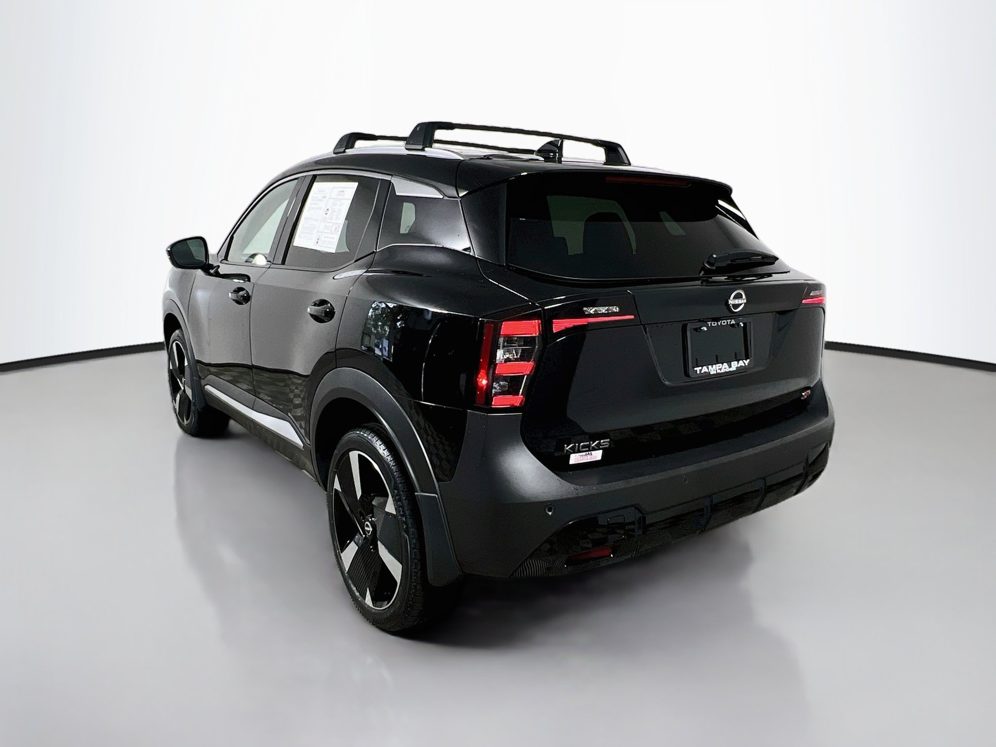 Used 2026 Nissan Kicks SR w/ Cold Weather Package FWD image 8