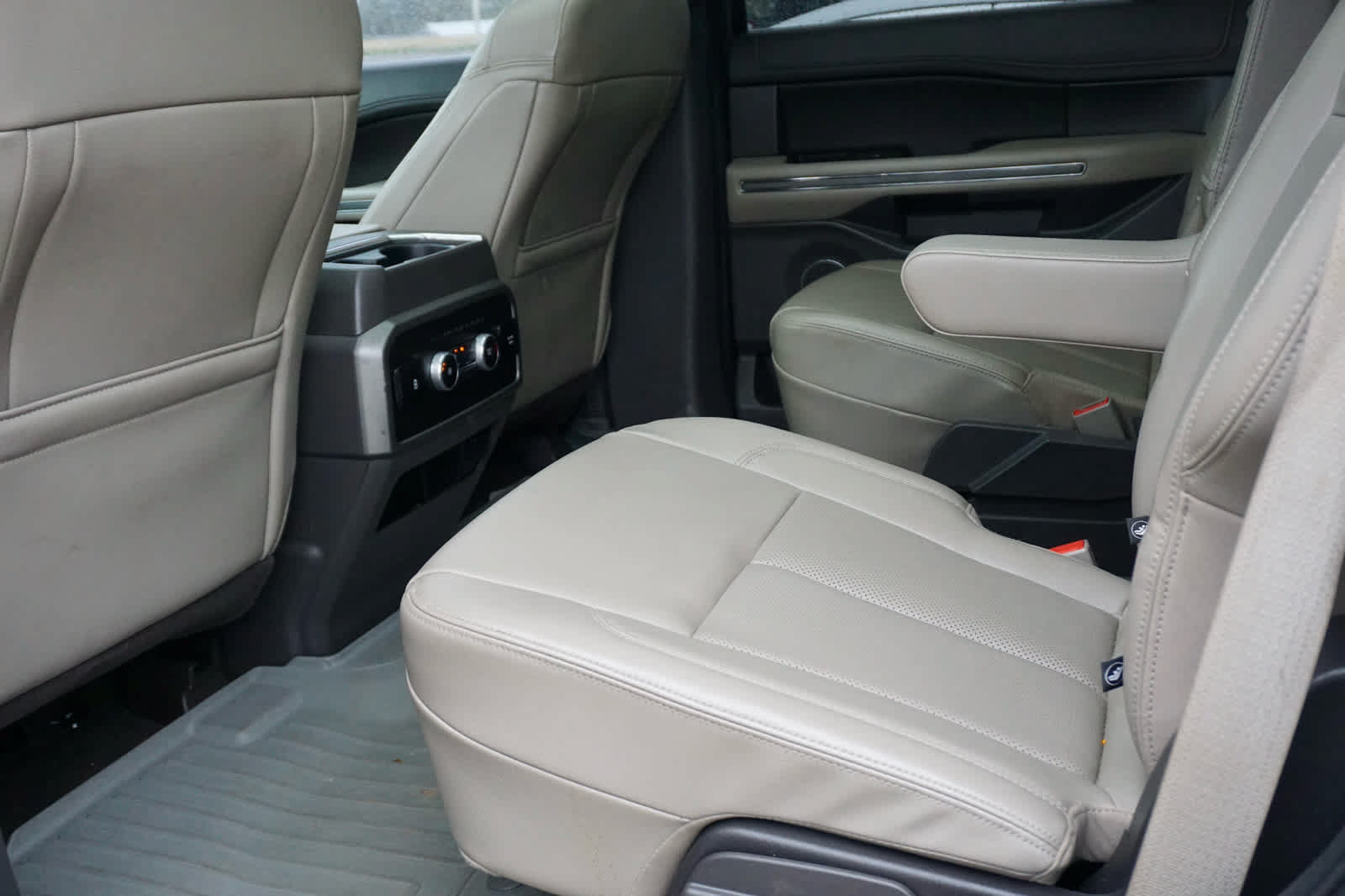 Used 2021 Ford Expedition XLT AWD/4WD image 37