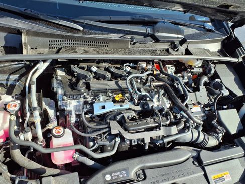 Used 2025 Toyota Prius FWD image 31