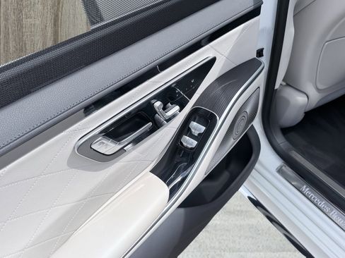 Used 2022 Mercedes-Benz S 580 4MATIC Sedan w/ AMG Line Package image 28