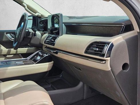 Used 2023 Lincoln Navigator 4WD image 21