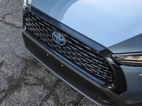 Used 2024 Toyota Corolla Cross LE w/ Moonroof Package image 8