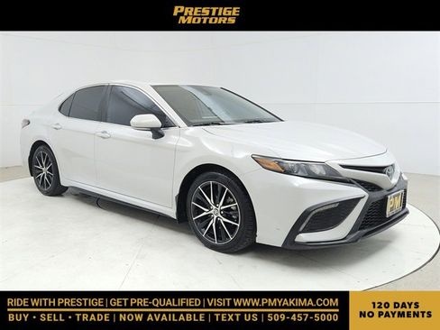 Used 2024 Toyota Camry SE image 1