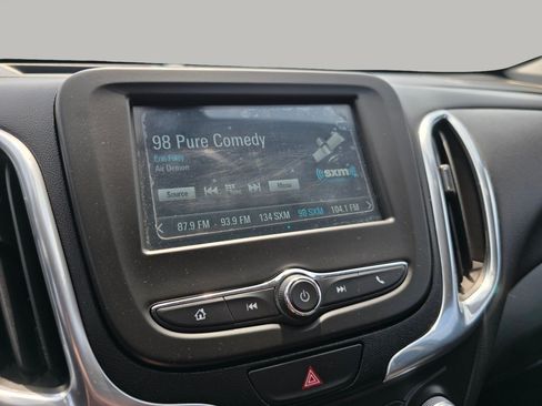 Used 2018 Chevrolet Equinox LT w/ LPO, Hit The Road Package AWD/4WD image 9