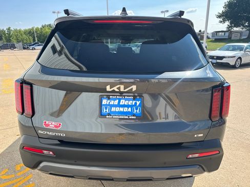 Used 2023 Kia Sorento S w/ Panoramic Sunroof Package AWD/4WD image 9