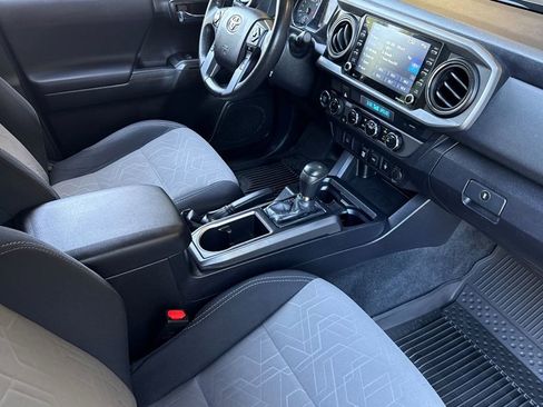 Used 2021 Toyota Tacoma TRD Sport AWD/4WD image 15