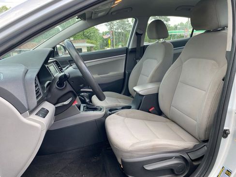 Used 2019 Hyundai Elantra SE FWD image 10