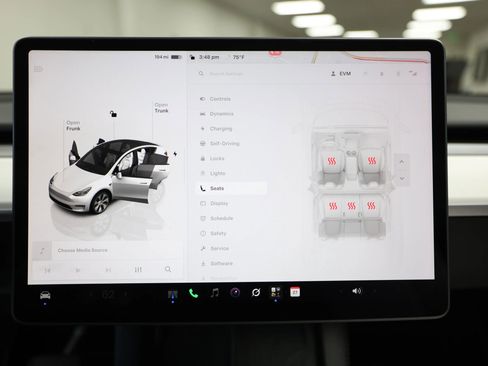 Used 2024 Tesla Model Y Long Range AWD/4WD image 57