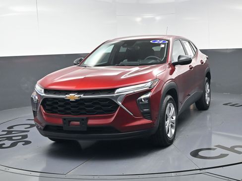 Used 2024 Chevrolet Trax LS w/ Driver Confidence Package image 11