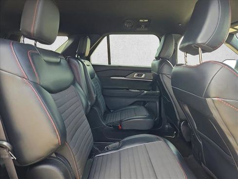 Used 2025 Ford Explorer ST-Line image 18