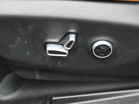 Used 2023 Chrysler Pacifica Pinnacle FWD image 10