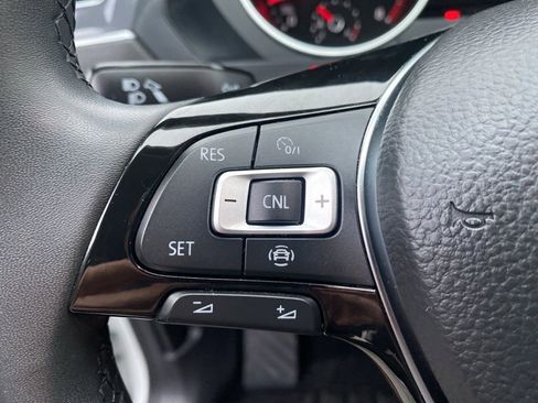 Used 2020 Volkswagen Tiguan SE w/ Panoramic Sunroof Package image 23