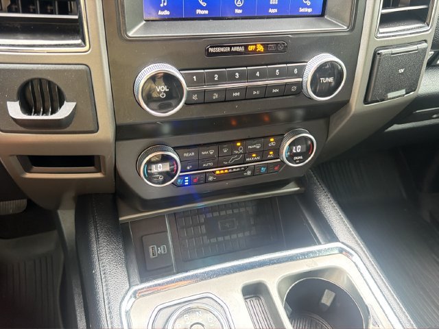 Used 2020 Ford Expedition Max XLT w/ Equipment Group 202A AWD/4WD image 24