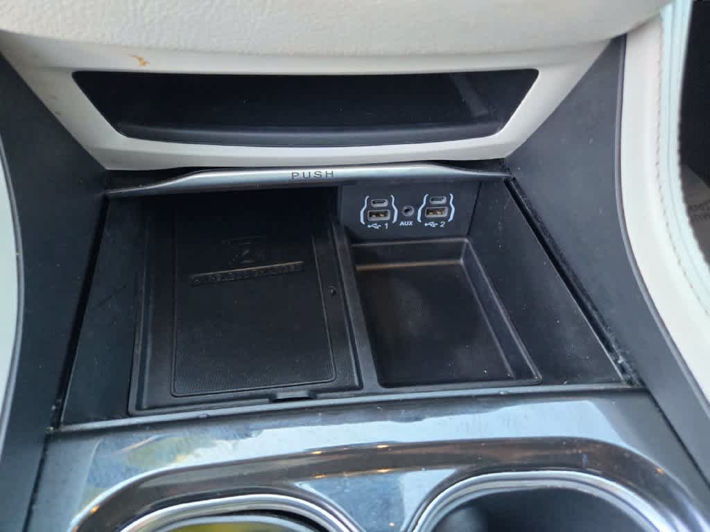 Used 2024 Chrysler Pacifica Limited FWD image 13