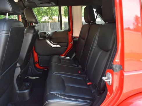 Used 2014 Jeep Wrangler Unlimited Rubicon w/ Connectivity Group AWD/4WD image 17