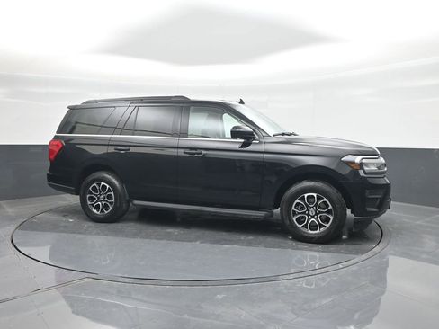 Used 2024 Ford Expedition XLT RWD image 11