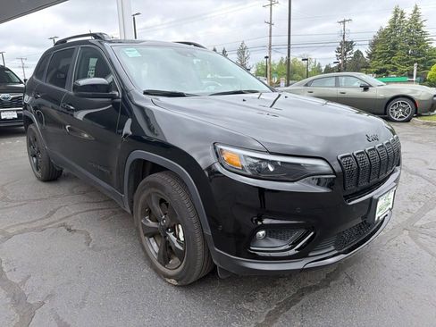 Used 2023 Jeep Cherokee Altitude Lux AWD/4WD image 3